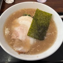 醤油とんこつラーメン